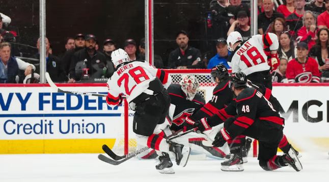 29042025-nhl-playoff-game-hurricanes-devils