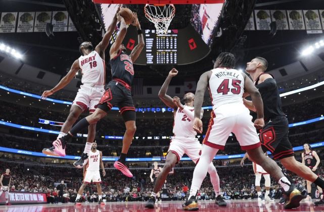 miami-at-chicago-play-in-2025